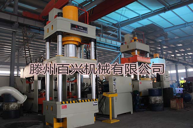 315噸液壓機側面實圖