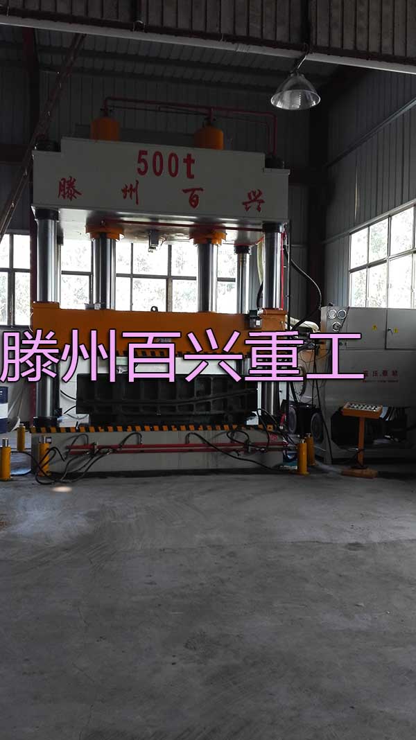 500噸拉伸機側面圖