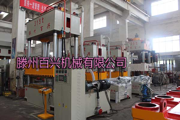 百興內飾液壓機實圖