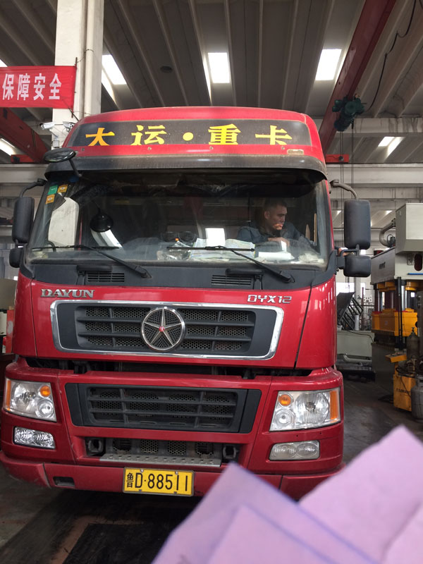 3600壓花機發往河南裝車實圖