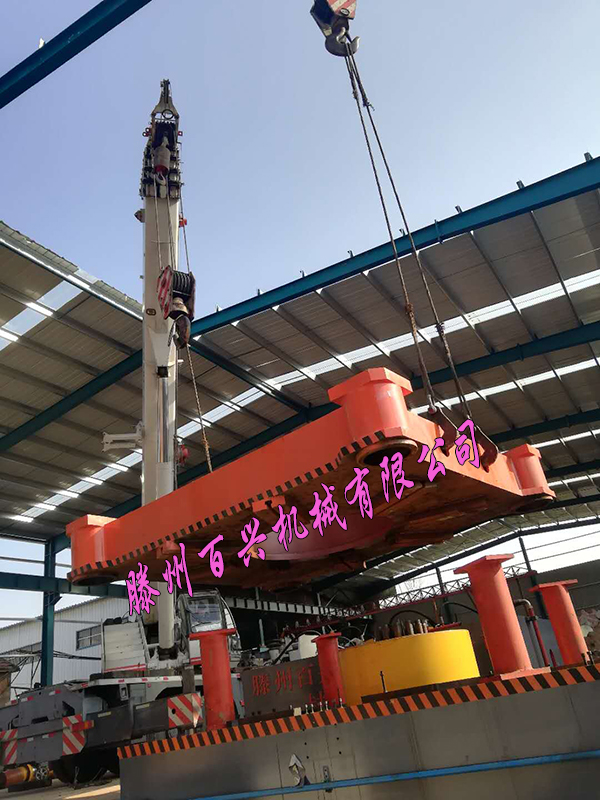 百興客戶廠內實地拍攝封頭液壓機