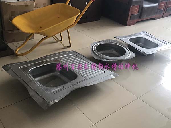 百興為土耳其客戶定制的不銹鋼水槽拉伸機