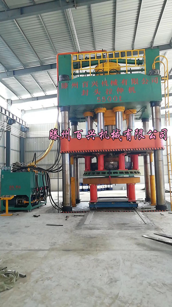 滕州百興5500噸封頭拉伸機現場