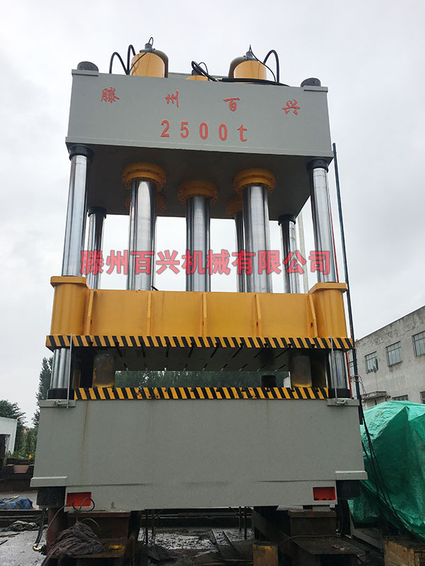 滕州百興2500噸伺服液壓機實圖拍攝