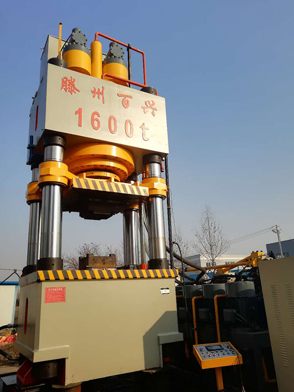 滕州百興1600噸四柱液壓機