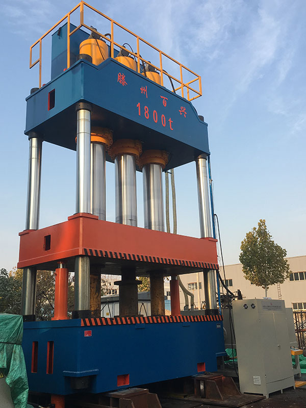1800噸液壓機側面圖
